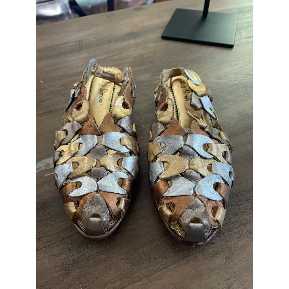 6/$25 L.J. Simone Brazilian Leather Sandals Sz. 6.5